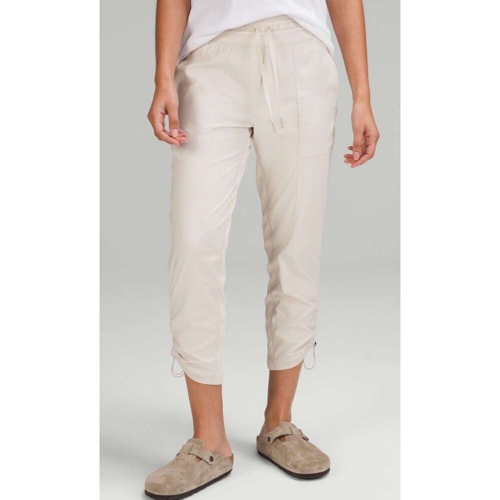 Lululemon Dance Studio Size 12 High-Rise Cropped Pant Lined White Opal